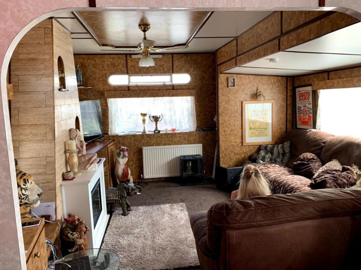 Vintage, Circus Holiday Home 梅布尔索普 外观 照片